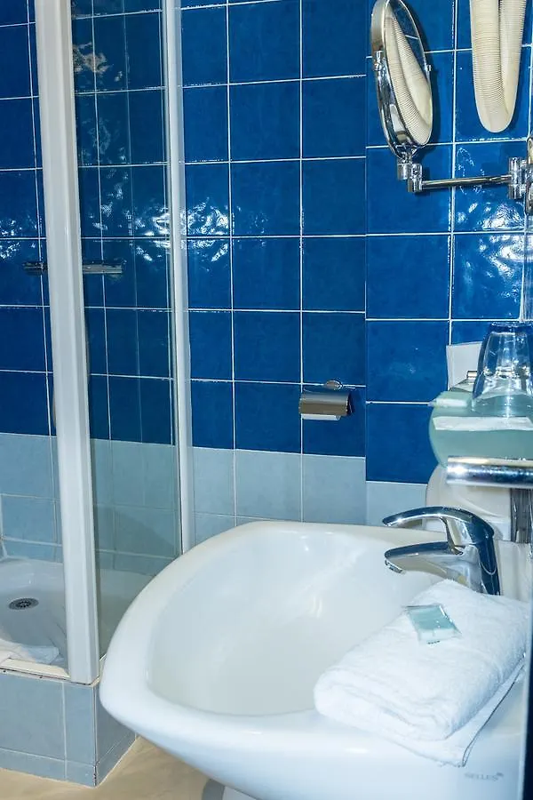 Baccarat Hostel Nizza 0*,